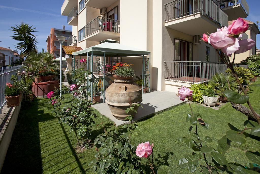 Hotel Corallo Albinia Exterior foto